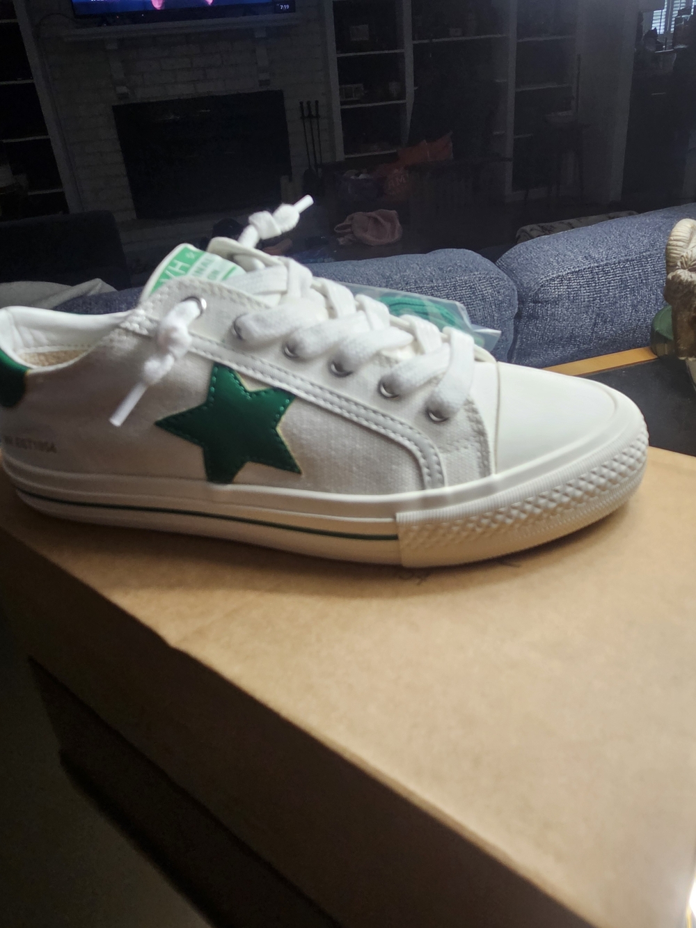 Vintage Havana White Sneakers with Green Star Size 6.5